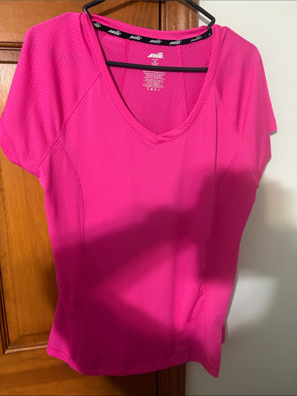 Women’s Bright Pink V-Neck Performance Tee XL by Avia. NWOT. Short sleeve nice - Picture 4 of 9